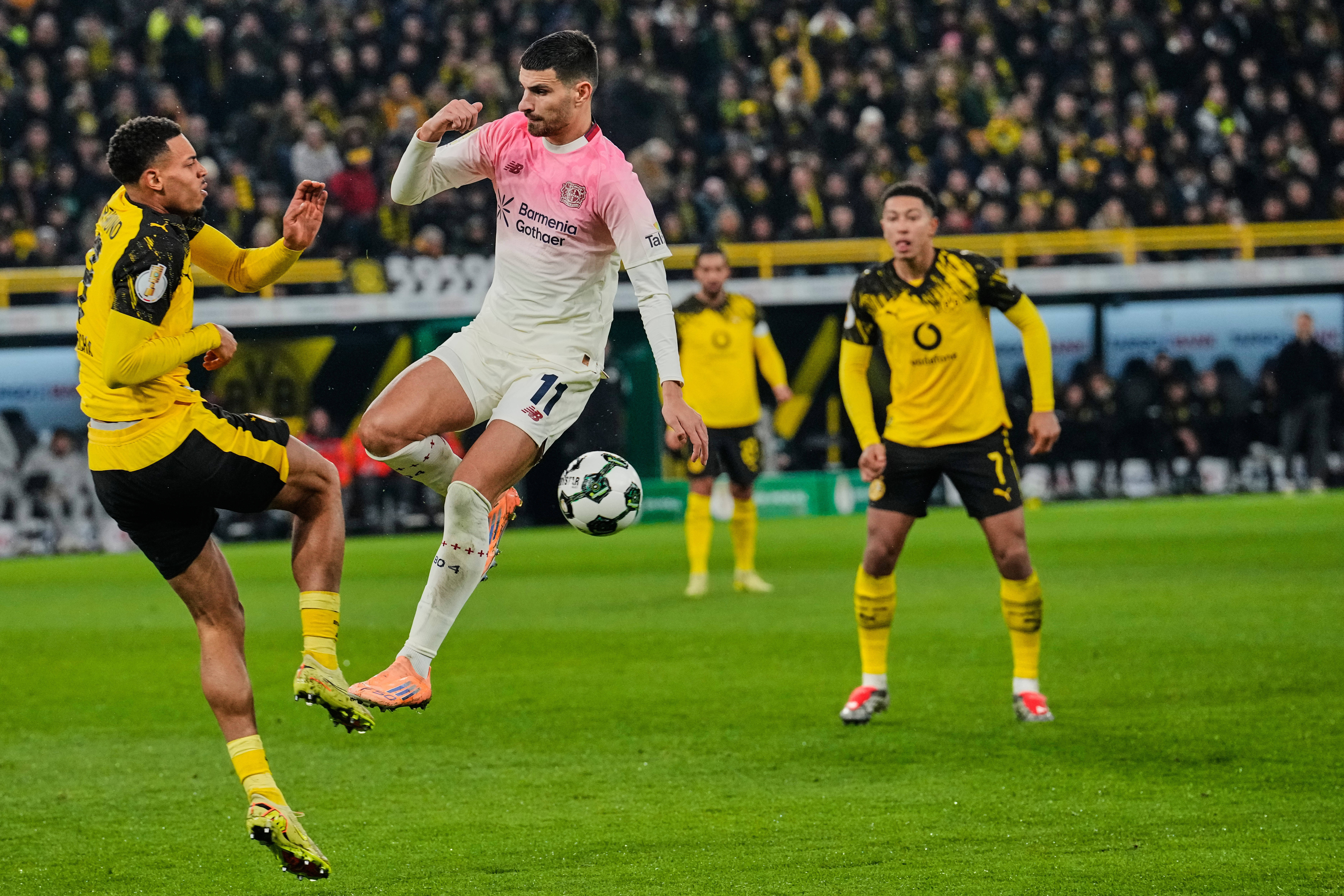 华体会官方网站-这也行？巴黎圣日耳曼今晚扳平良机切尔西围绕德国杯门线救险，勒沃库森官宣签约备战欧冠的简单介绍