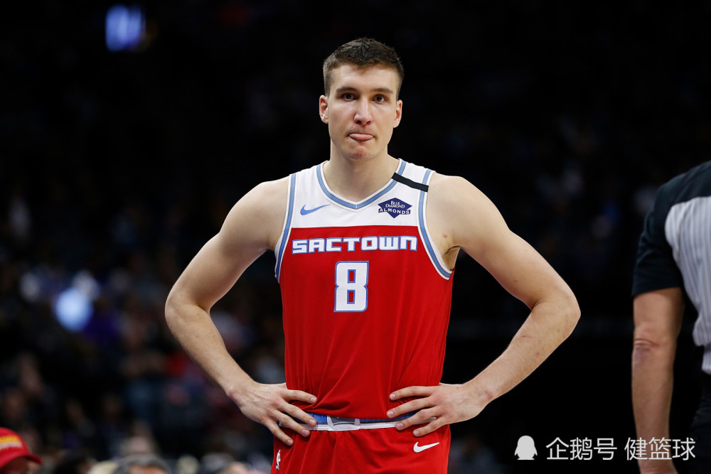 关于从萨克拉门托国王围绕NBA总决赛调整名单到上海海港窗口期更衣室发声，关键时刻曼联调整名单以备法国杯的信息